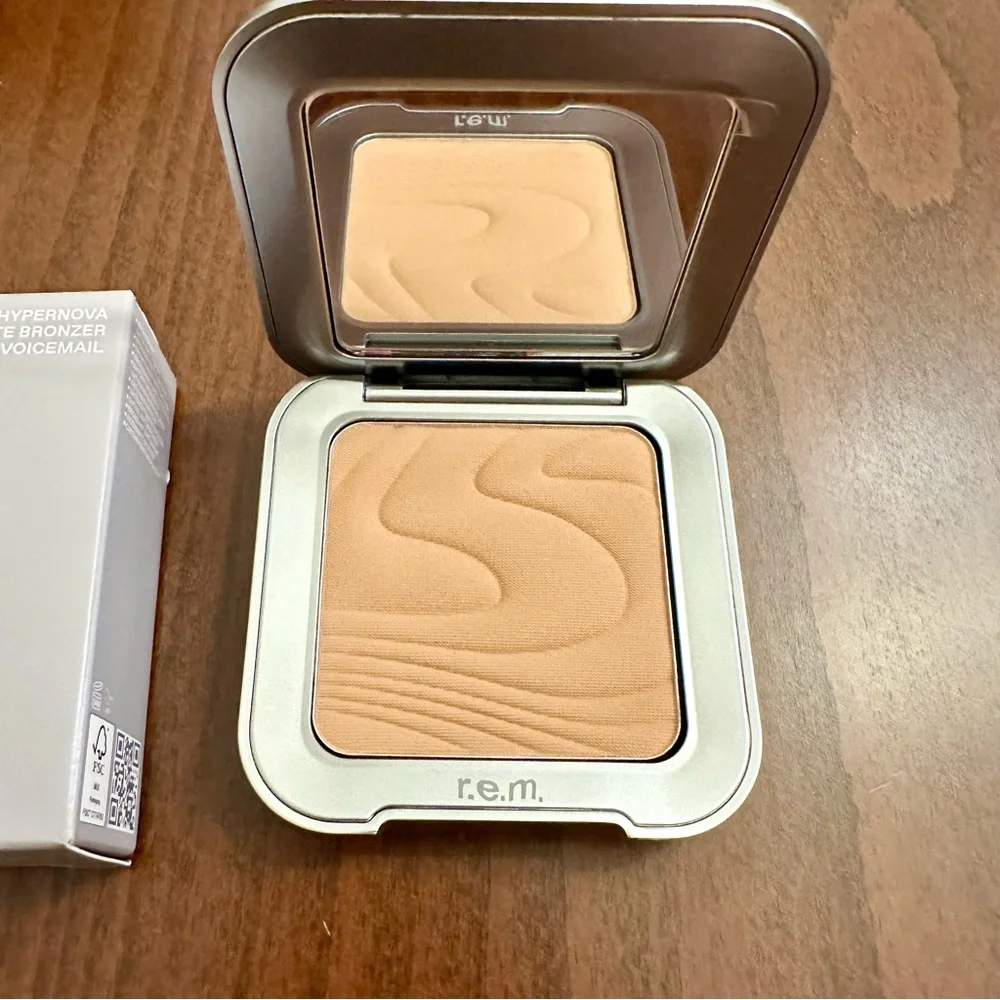 r.e.m. Beauty Hypernova Satin Matte Bronzer Send 2 Voicemail NIB